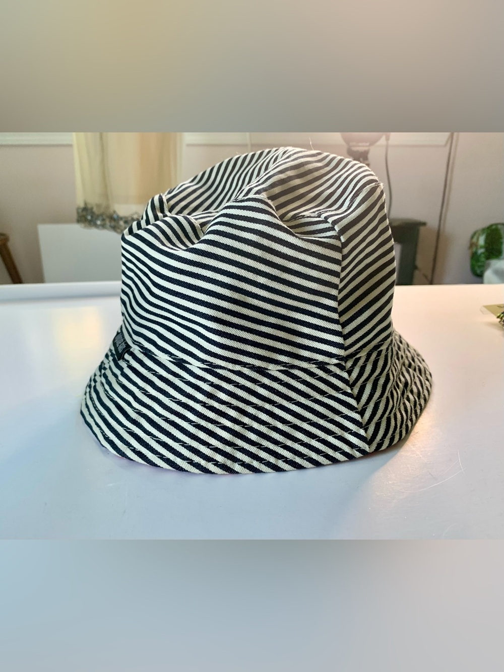 Flip side Striped/Red Bucket Hat